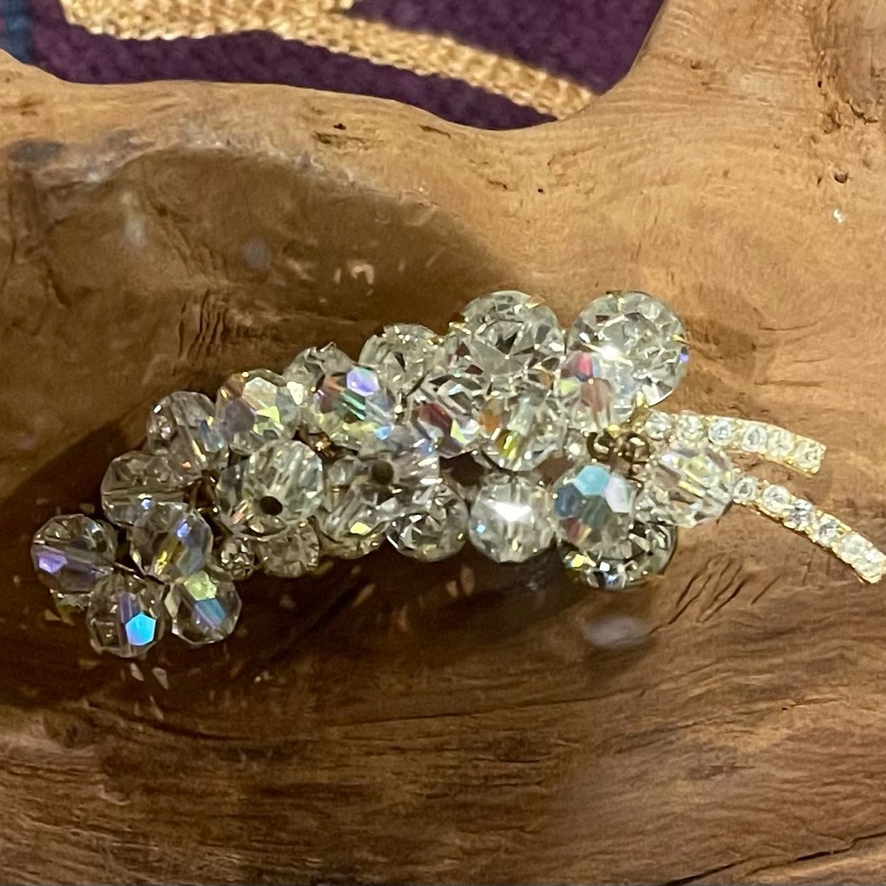 1950s Vintage Juliana Rhinestone Beaded Sparkling ChaCha AB Leaf Goldtone Brooch